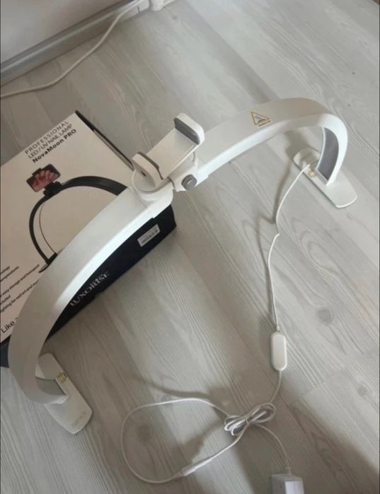 Lampa led semiluna
