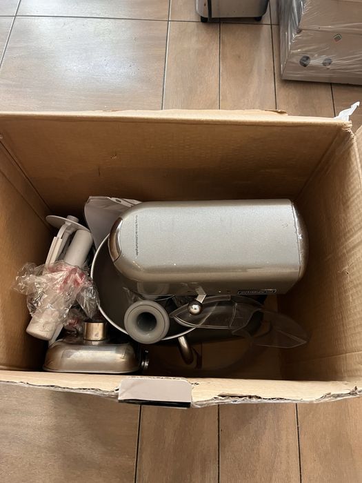 Кухненски робот в гаранция до септември 26’