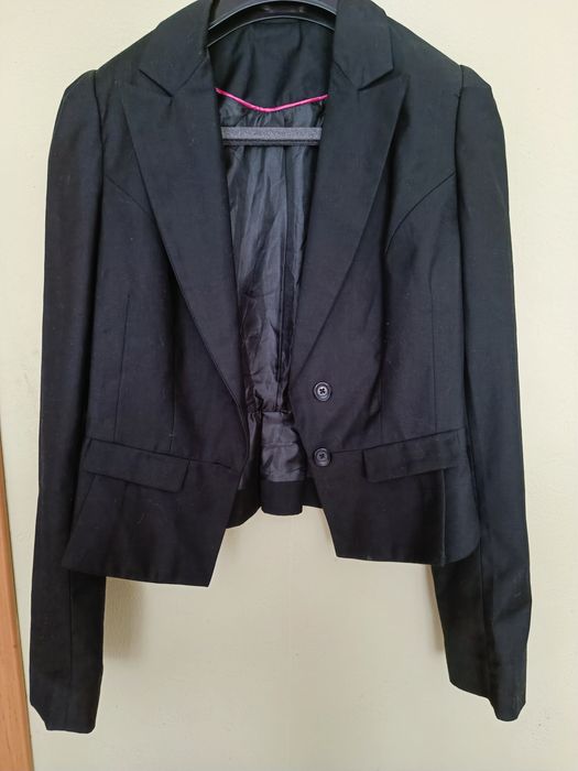 Фръцкаво късичко сако размер С