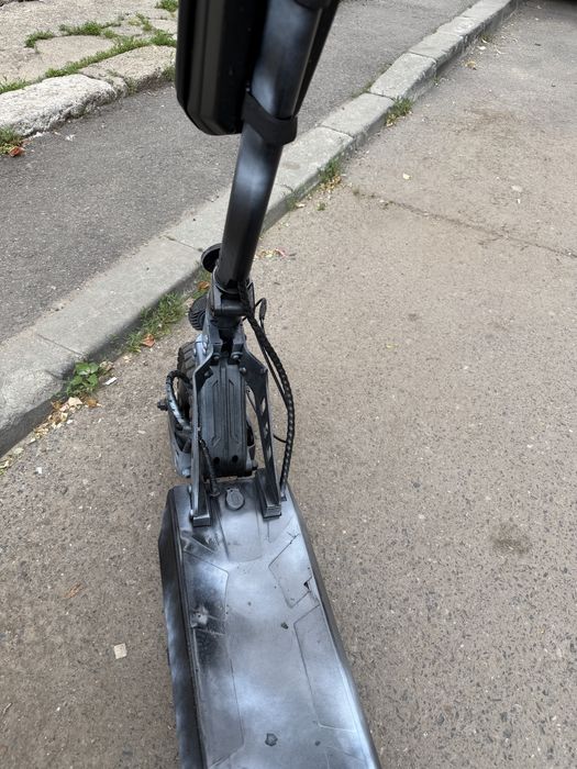 Kamikaze k1  2 motoare peste Kukirin g2 si ca baterie si ca viteza