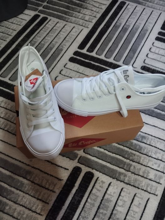 Vând teniși Lee cooper noi