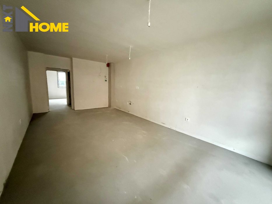 Тристаен апартамент в новопостроена жилищна сграда, със собствен двор