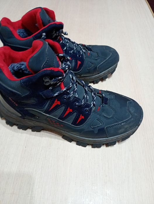 Продам обувь.Кросовки зимние