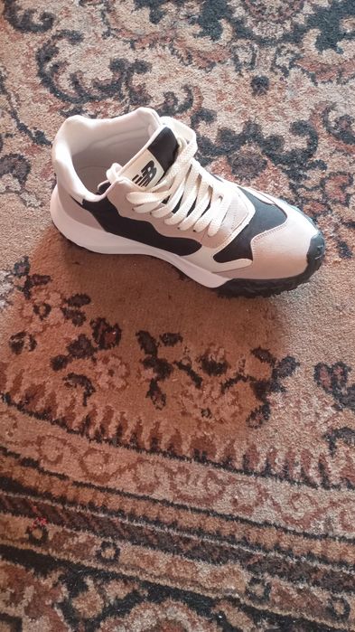 Продам кроссовки