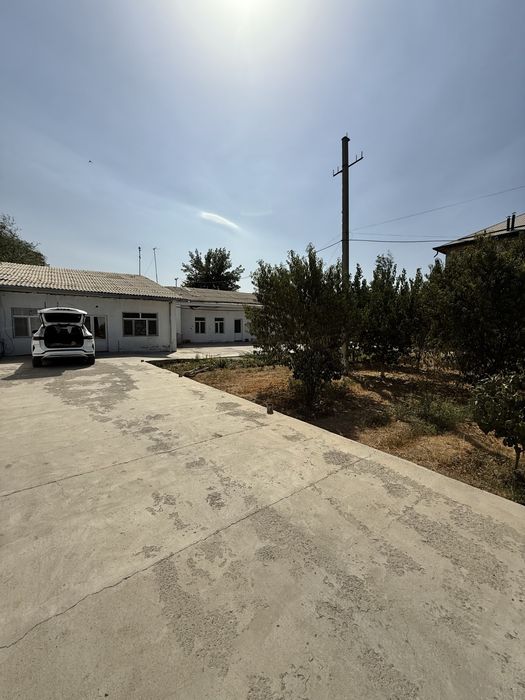 Hovli sotiladi! 12 sotix. 7 ta xona 2 ta sanuzel.