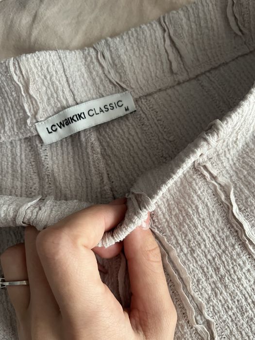 Продавам два дамски панталона – размер С-M