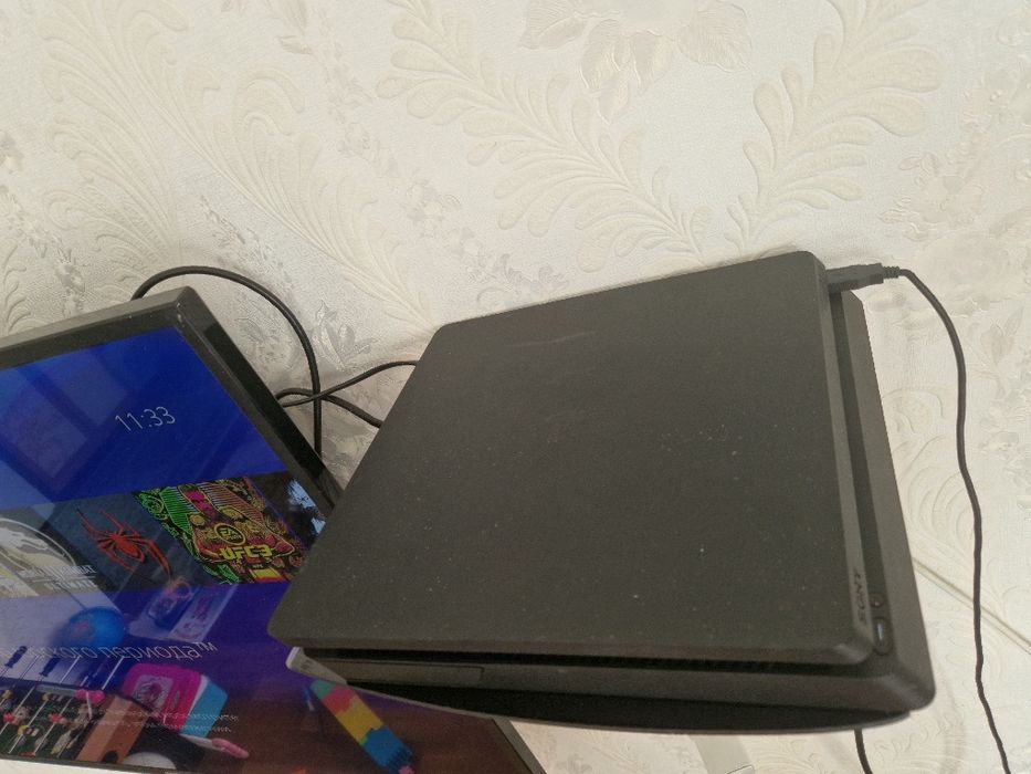 Продам PS 4 slim 1 tb