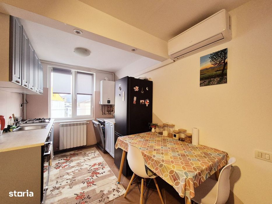 Apartament renovat cu 2 camere, decomandat, zona Precista