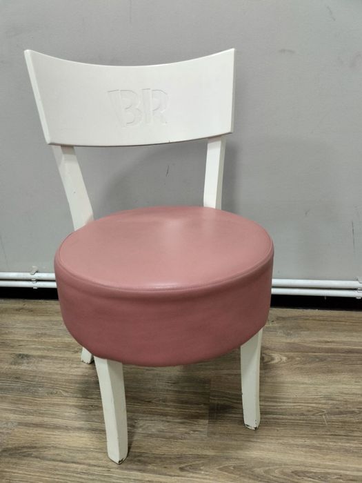 Срочно  продаются стулья из ореха