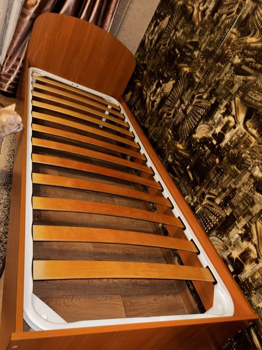 Продам односпальную  кровать