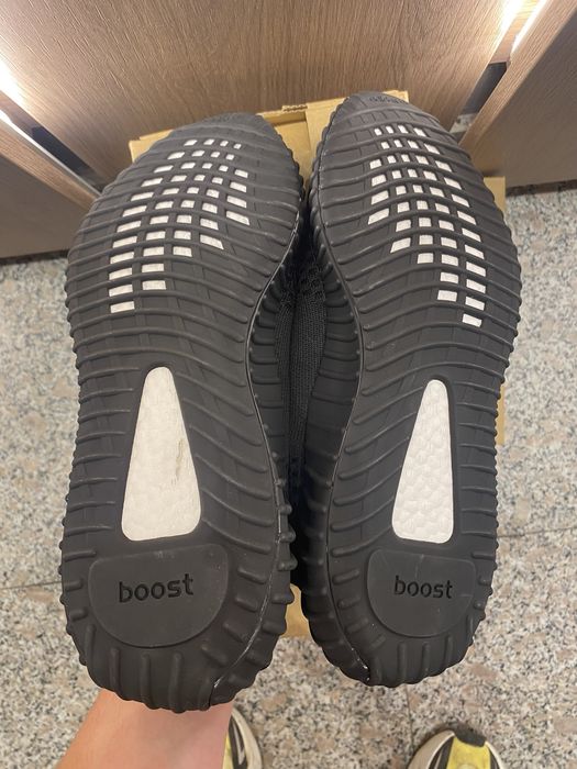 Yeezy Boost 350v2 Onyx Black