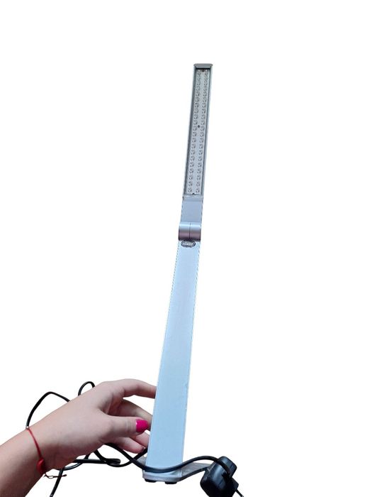 Настолна лампа в сиво