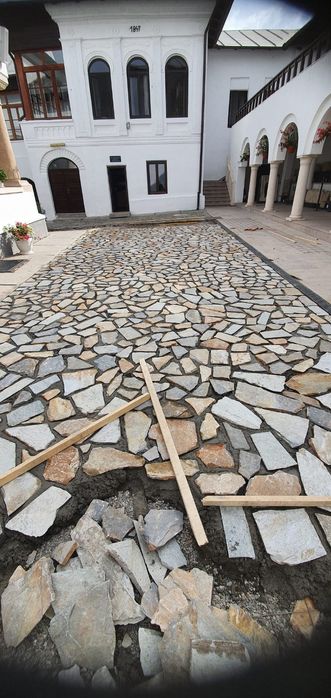 Vând Piatră sau Montez