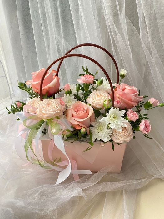 Цветы в корзине Астана