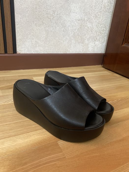 Продам кожанные шлепанцы