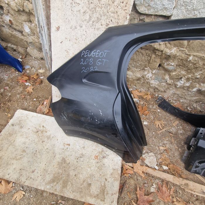 Peugeot 208 GT 2022 десен калник панел