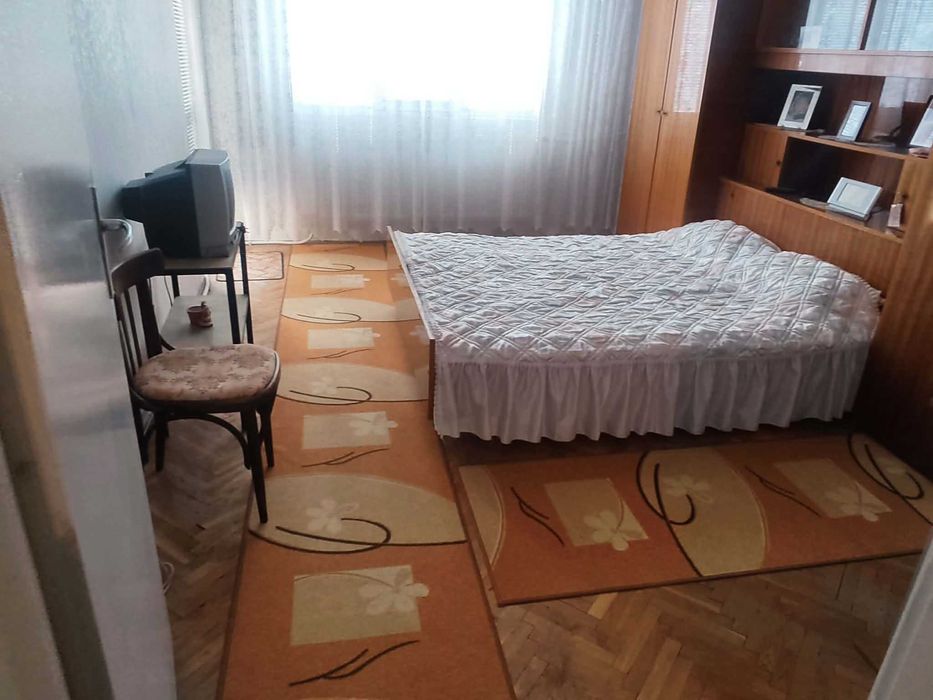 Продава тристаен - разширен апартамент