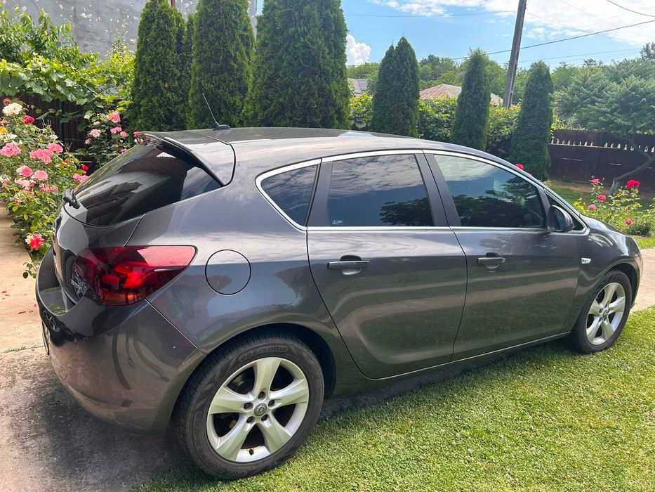 Opel Astra J hatchback