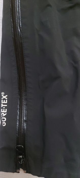 Suprapantaloni marca Ternua