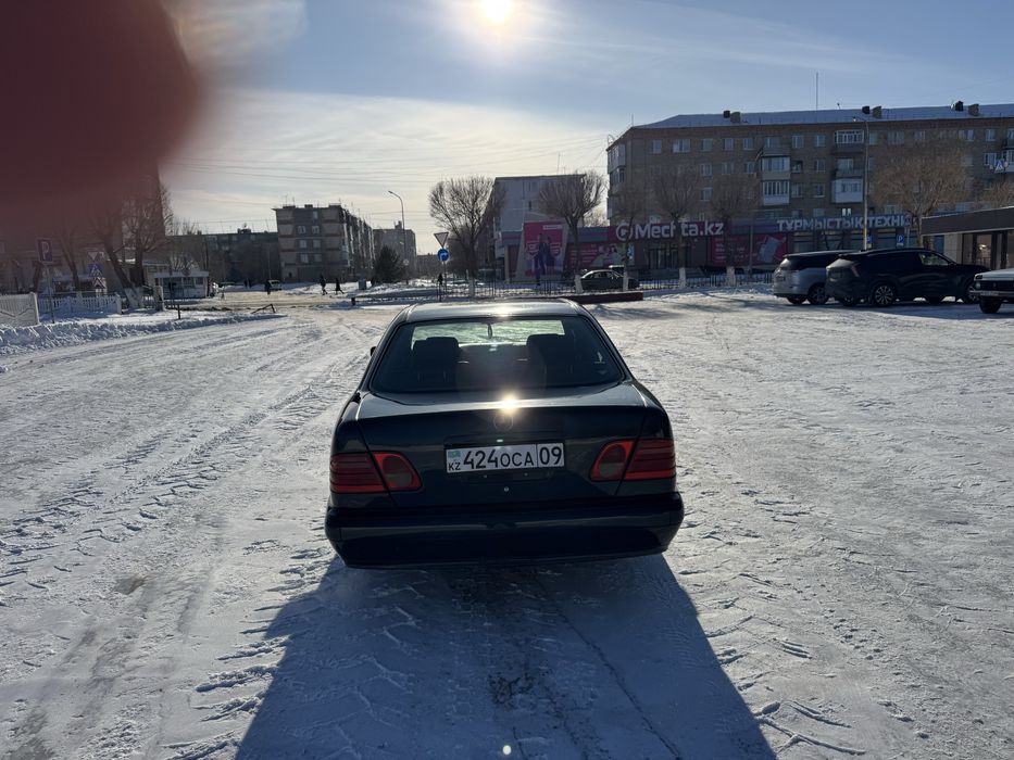 Мерседес 210 2.3 автомат