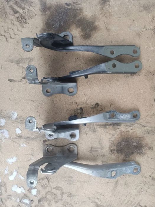 Петли капота на Toyota Camry 30/35