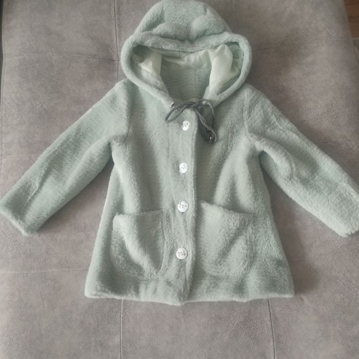 Продам пальто на девочку
