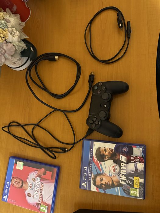 PS4 slim 1TB  място  два пъти е игран на него