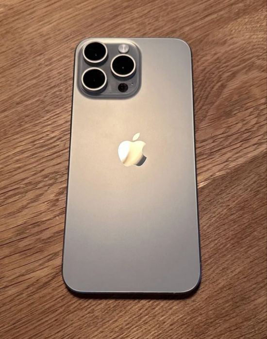 Iphone 16 pro  silver