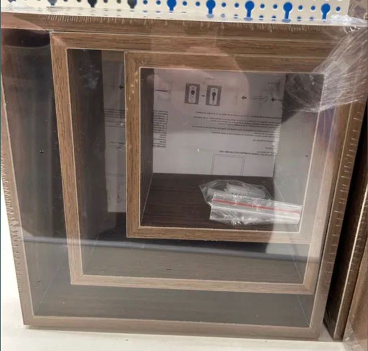 Etajeră perete foarte frumoasă