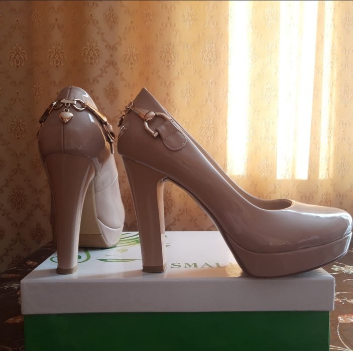 Туфли на высоком каблуке