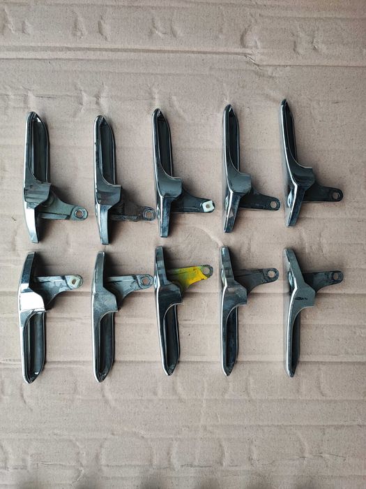 Брави, лостчета, дръжки и ограничители за врати от Мерцедес