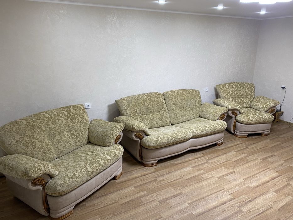 Продам мягкий уголок Потютьков (3+2+1)