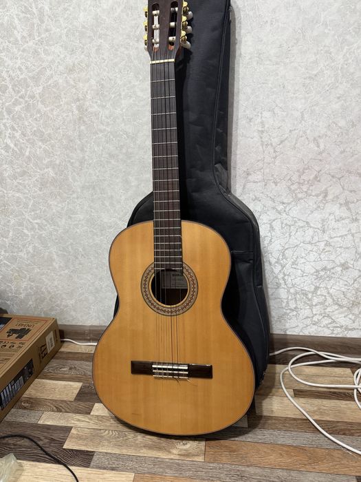 Продам гитару YAMAHA CG182S (оригинал)