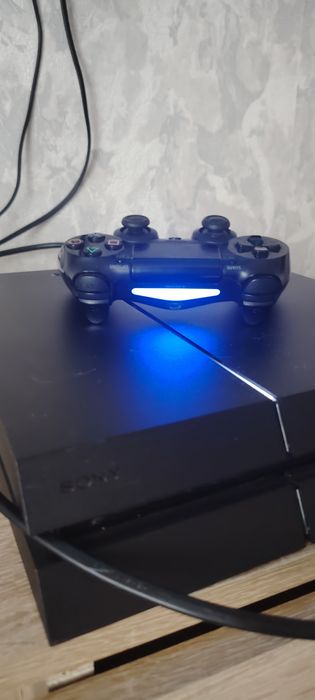 Продам PlayStation 4