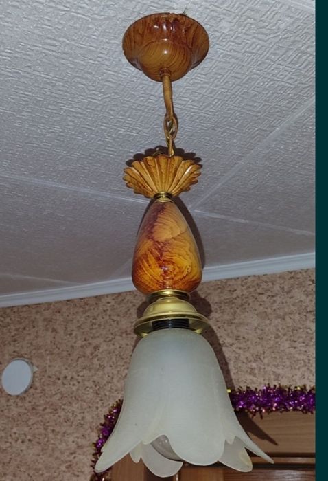 Продам люстра светильник