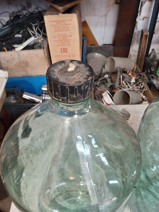 Бутыли 20 литров.