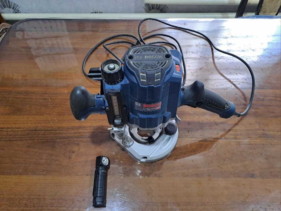 Фрезер  BOSCH Professional GOF 1250 CE HEVY DUTY