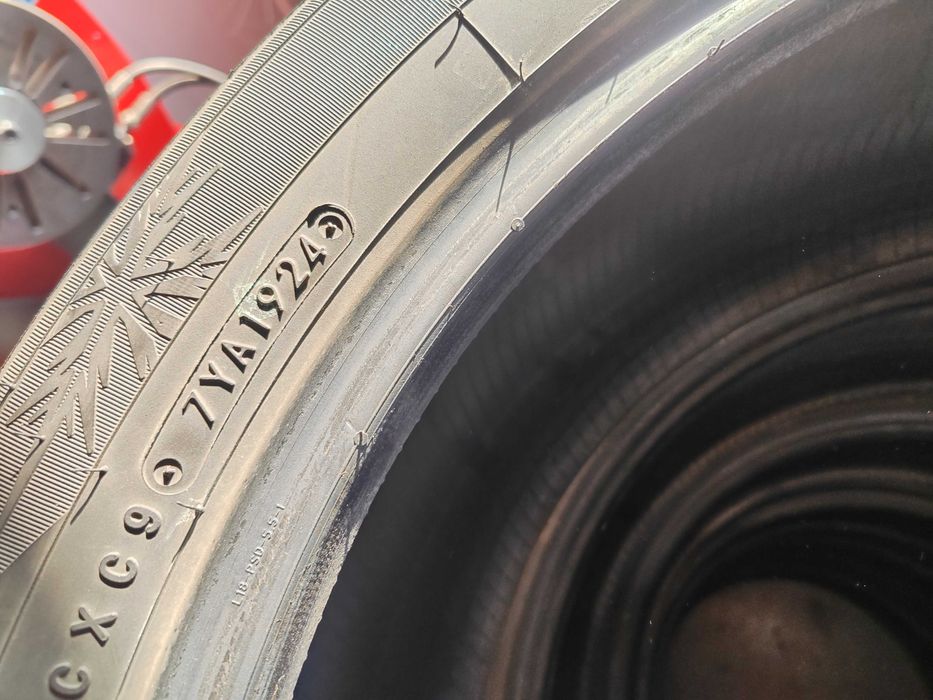 4бр.зимни гуми 215/55/18 Toyo