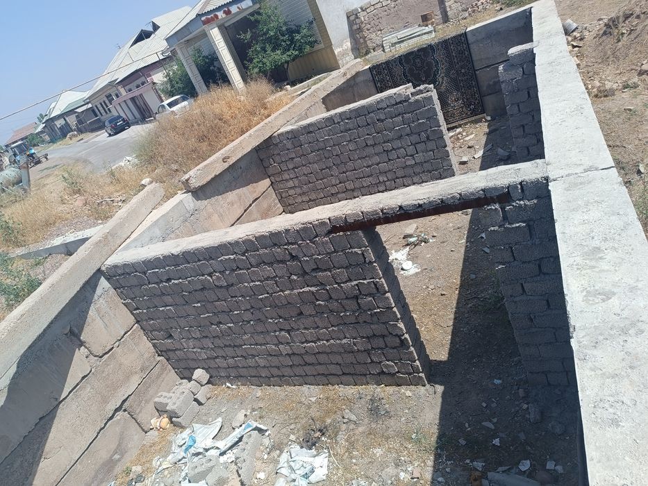 Продается участок 9 сотох на ДСК есть фундамент