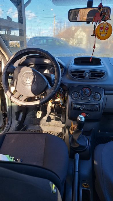 Vand Renault Clio 3 pentru piese de schimb1,5 DCI motor defect