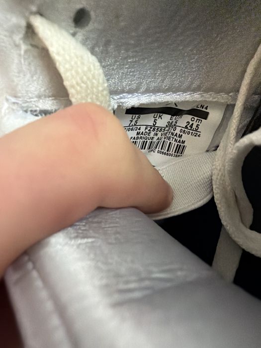Air Jordan 4 “Platinum Gold”