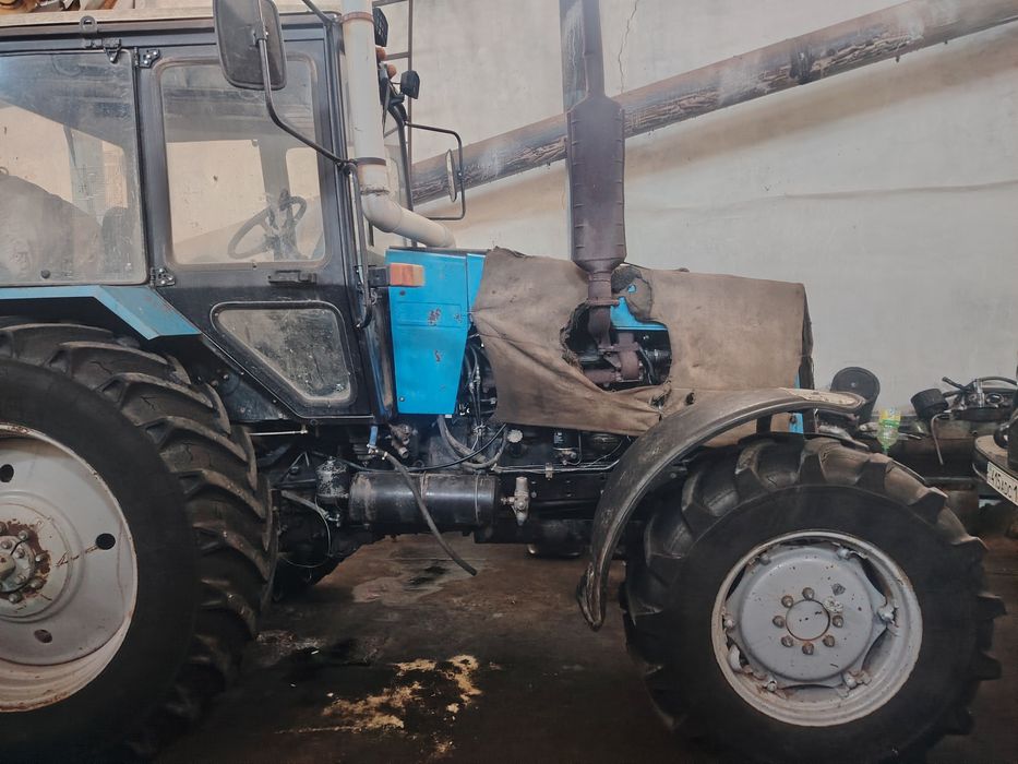 Трактор Мтз 1221