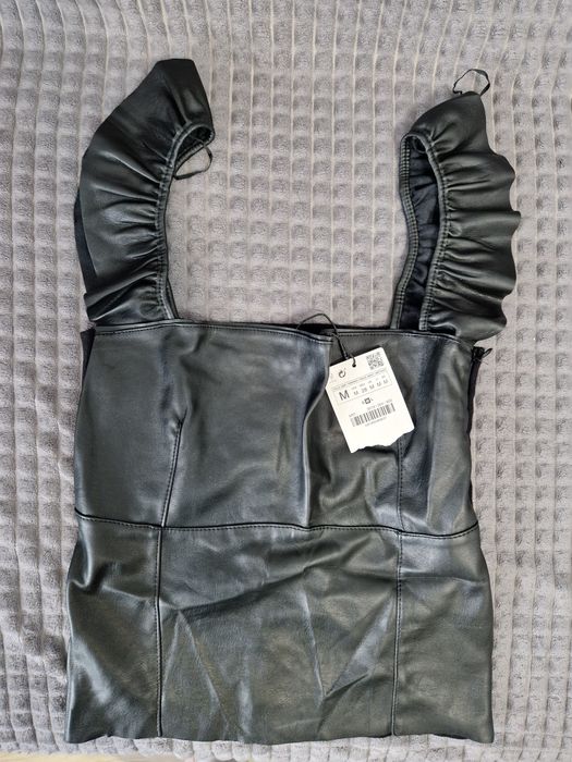 Top  Zara , marimea M,  nou- cu eticheta