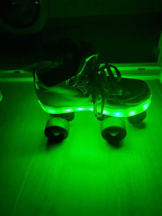 Светещи ролкови кънки Byox, 34 номер.