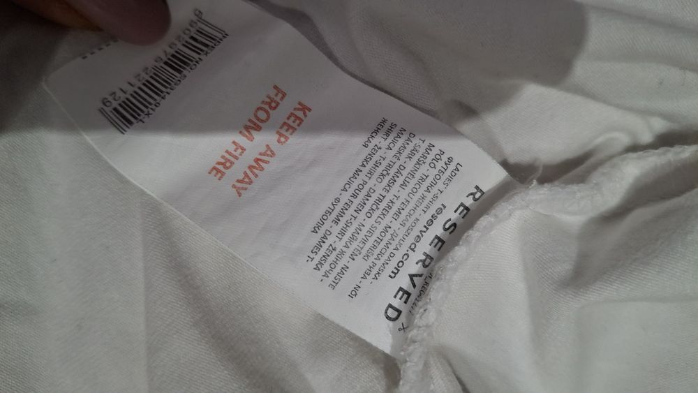 Tricou Reserved, marimea L ,in stare foarte bună.