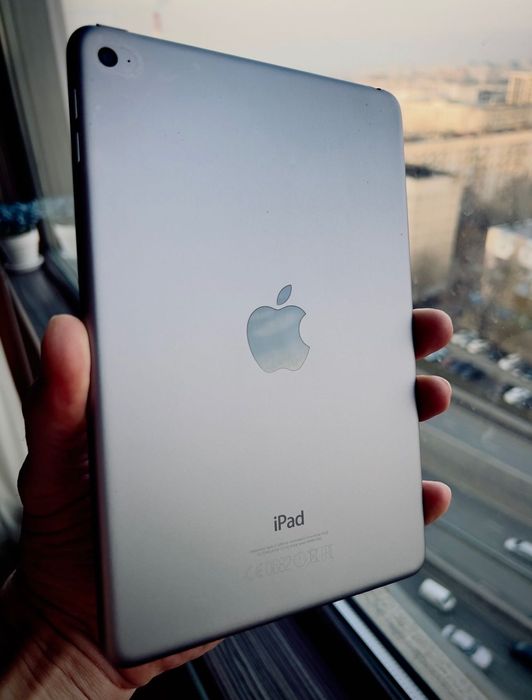 iPad mini 4 silver