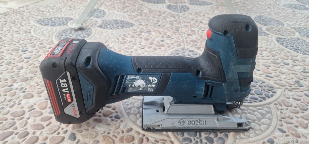 Акумулаторен пробивен трион Bosch GST 18V-LIS