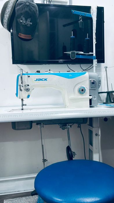 Швейныи машинка F4 Jakc