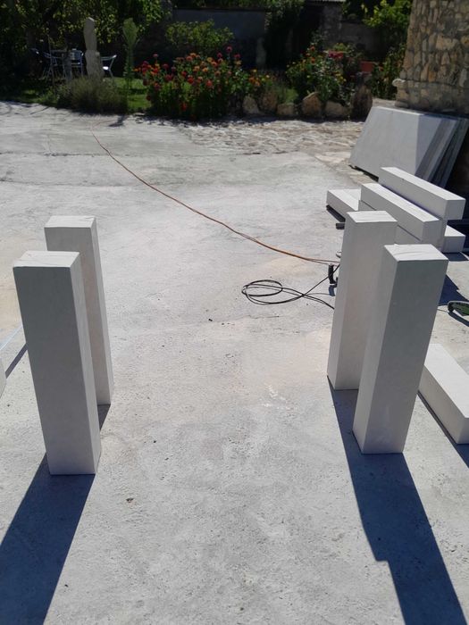 Каменна маса от врачански камък