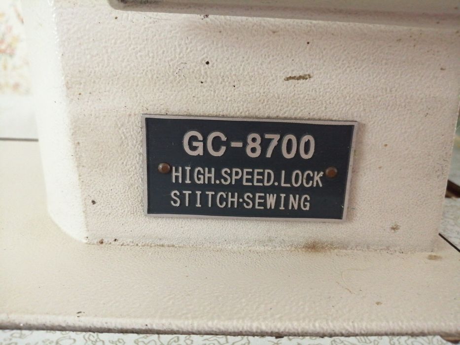 Продам швейную машинку